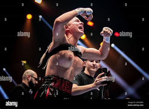 daniella hemsley tit flash|Kingpyn Boxing results: Daniella Hemsley flashes audience after。